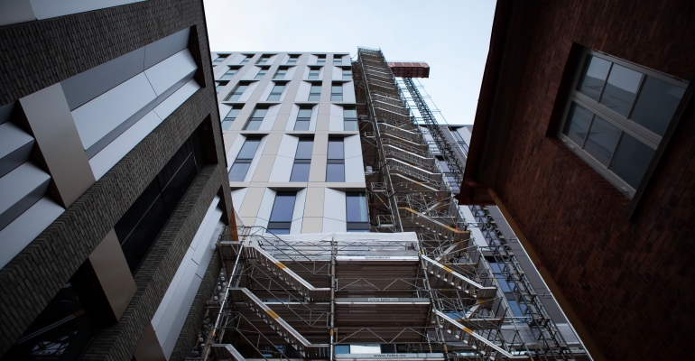 Nya Science Park Tower fotat nedifrån.